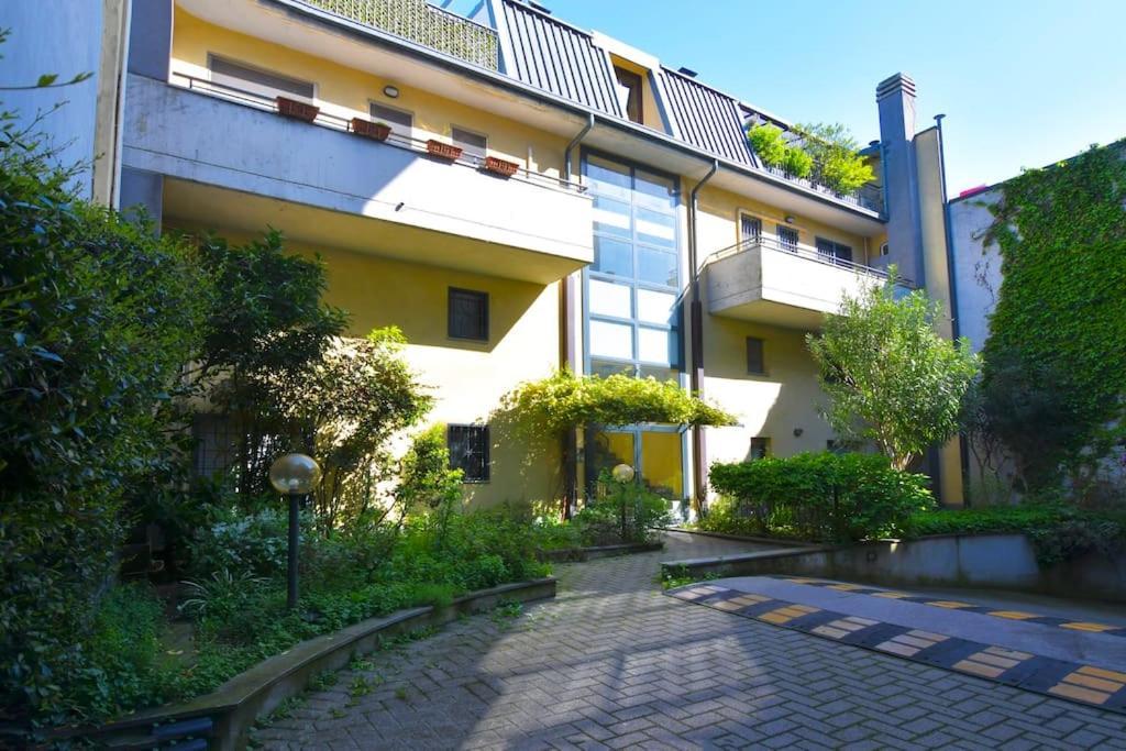 Bocconi Fond Prada Ieo Spettacolare Attico Con Terrazzo Apartment มิลาน ภายนอก รูปภาพ